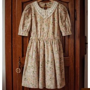 Revintaria Vintage Inspired Alicia Floral Lace Collar Midi Dress